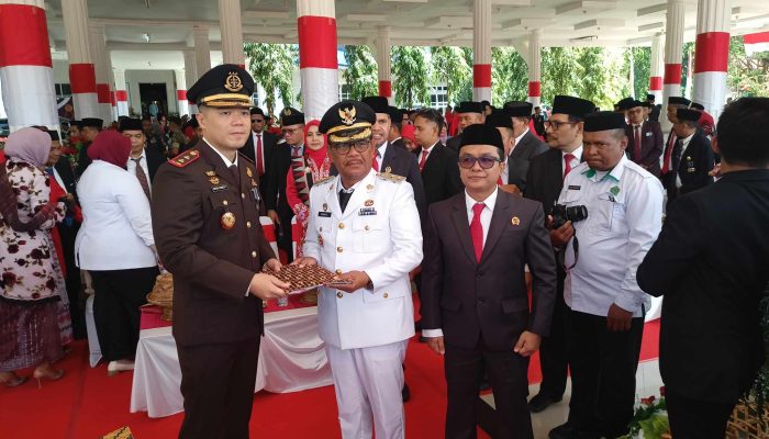 BPN Muna Menyerahkan 45 Sertipikat Aset Pemda Muna