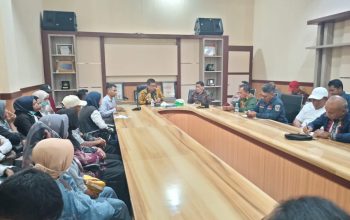 Tuntut Gaji PPPK PW Muna Naik Sesuai UMR, Wakil Bupati Muna Beri Penjelasan dan Diterima