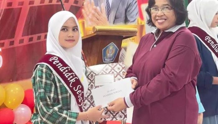 Rifka Aura Nabilah Harumkan Nama MTs Ummusabri Kendari Raih Juara I di Gebyar PIK-R