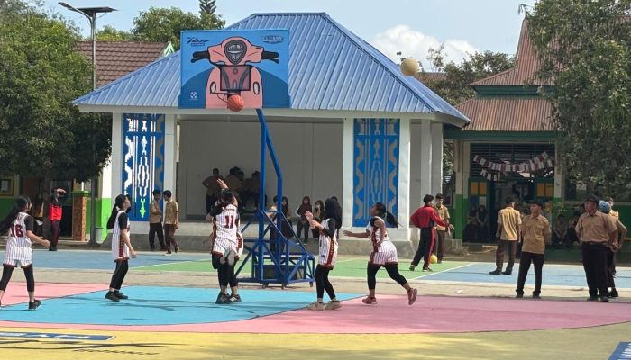 Kolaborasi SMAN 2 Kendari dan UD Maju Motor, Mural Lapangan Basket untuk Pacu Prestasi Siswa