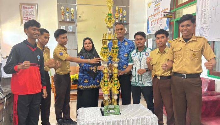 Siswa SMAN 2 Kendari Sabet Juara I Turnamen Futsal Antar Sekolah