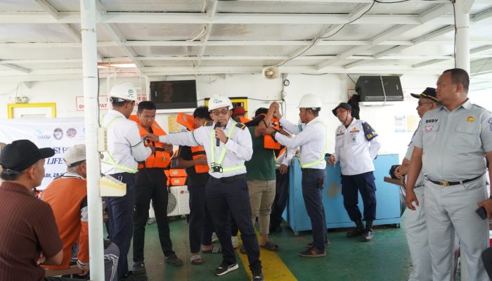 Peringati Bulan Keselamatan Transportasi, Jasa Raharja, KSOP Kendari dan ASDP Edukasi Penumpang KMP Bahteramas