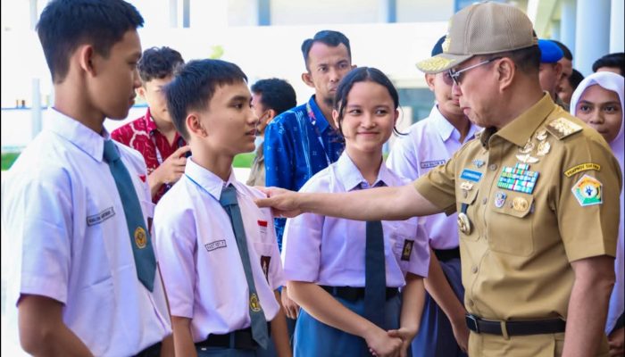 Kunjungi SMA Unggul Garuda Gubernur Sultra Apresiasi Prabowo, Siswa Sampaikan Terima Kasih