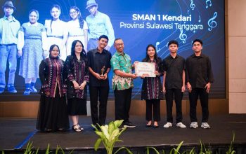 Siswa-siswi SMAN 1 Kendari Raih Juara II Musikalisasi Puisi Tingkat Nasional