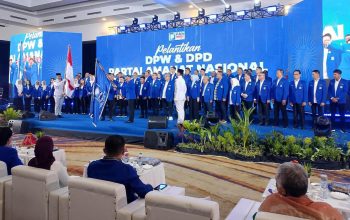 Lantik Pengurus PAN se-Sultra, Zulhas Tegaskan Kader Wajib Dukung Gubernur Andi Sumangerukka