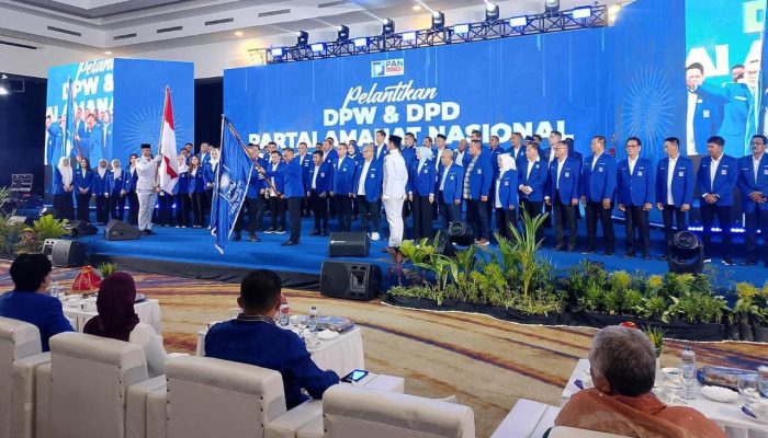 Lantik Pengurus PAN se-Sultra, Zulhas Tegaskan Kader Wajib Dukung Gubernur Andi Sumangerukka