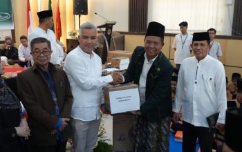 Dies Natalis Ke-32, STIE Enam Enam Kendari Salurkan 300 Paket Bantuan untuk Panti Asuhan dan Pesantren