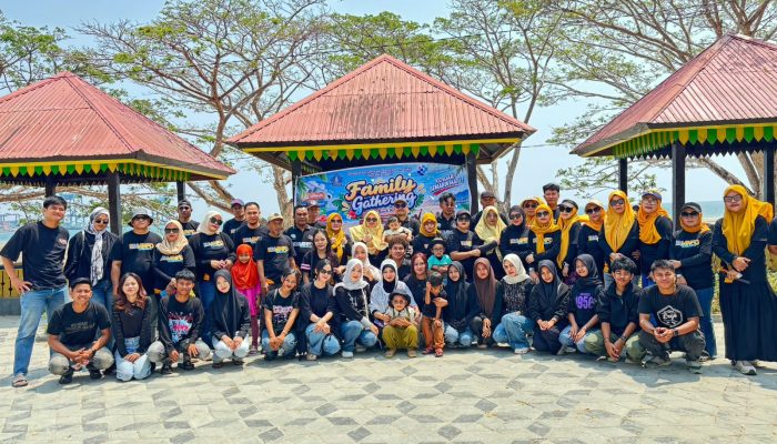 Family Gathering di Pantai Nambo, Dinas Kominfo Kendari Perkuat Kekompakan dan Semangat Kerja