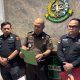 Kasi Pidsus Kejati Sultra bersama Kasi Pidum saat menyampaikan konferensi pers penetapan tersangka baru dugaan korupsi makan minum di Pemprov Sultra. (Foto: Hasrul/KR)