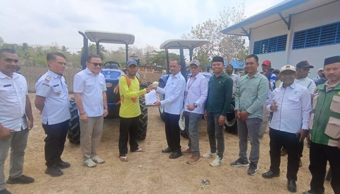 Perjuangkan Aspirasi Petani, Anggota DPR RI Jaelani Salurkan 16 Unit Alsintan ke Mubar