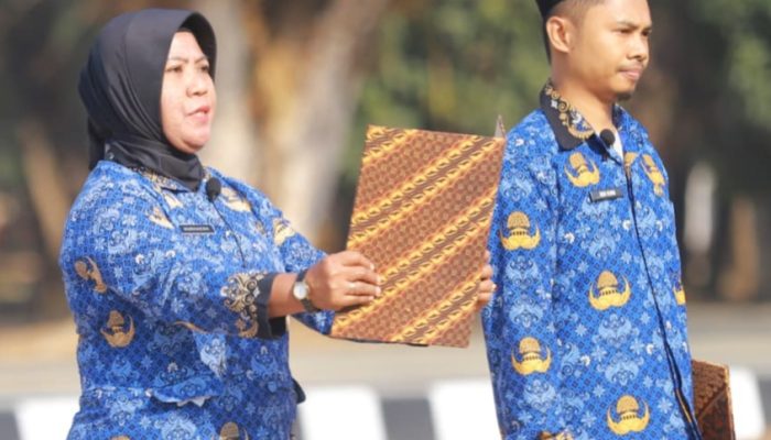 Guru SMAN 1 Kendari Dipercaya Bacakan Teks Pancasila pada Upacara Hari Kesaktian Pancasila di Pemprov Sultra