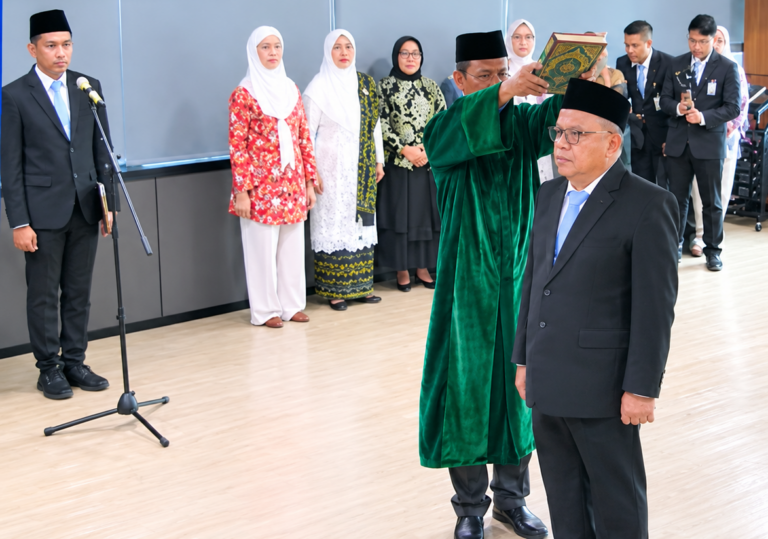 Pelantikan Prof. Takdir Saili sebagai Rektor UHO periode 2026-2030 oleh Menteri. (Foto: Ist/KR)